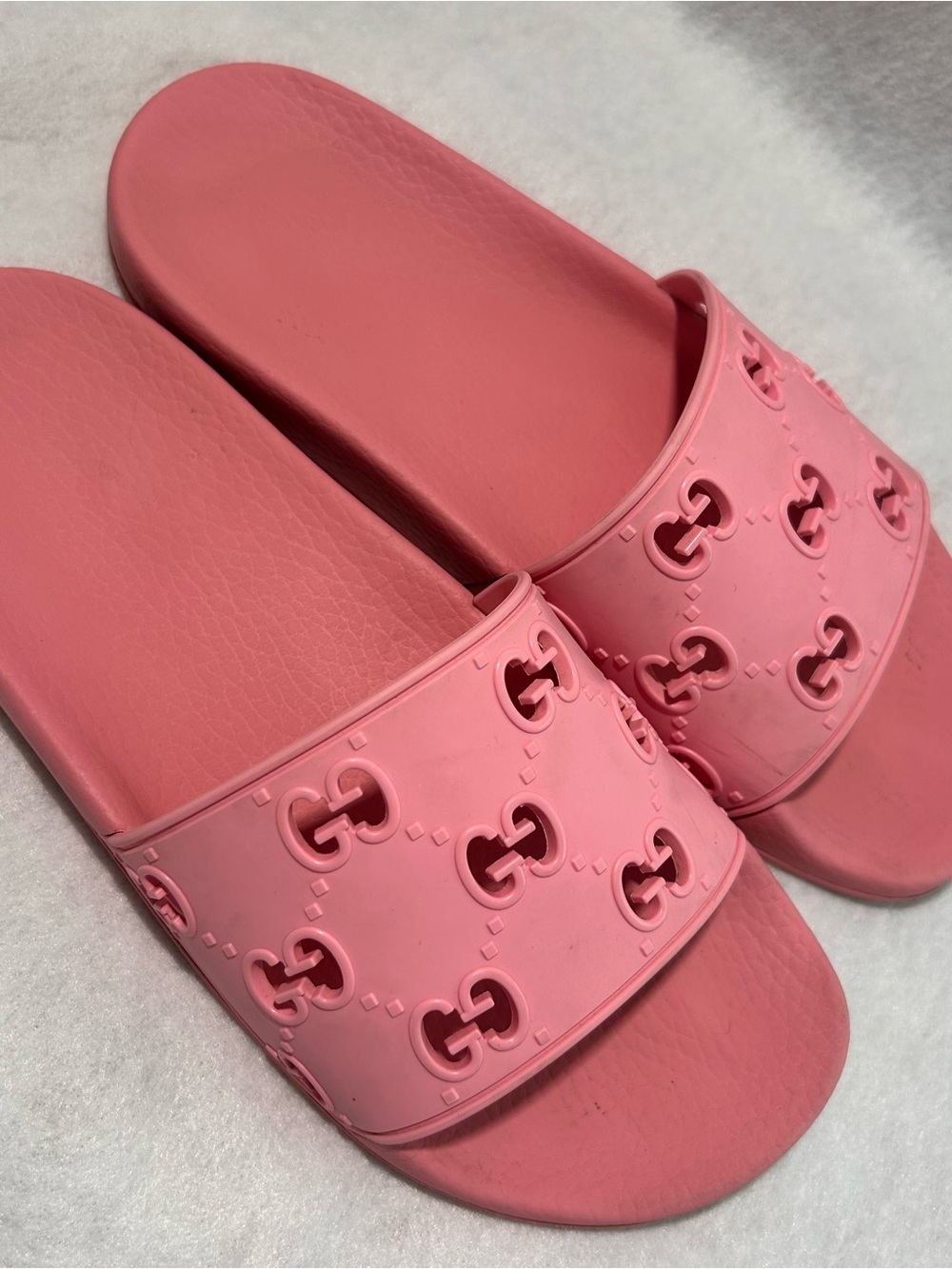 Authentic Gucci Interlocking G Rubber Pursuit Slides – Rose Pink Size 38.5 US 8
